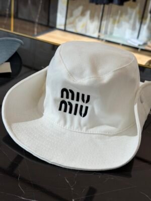 כובע miu miu